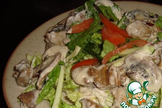 Теплый салат с куриной печенью и шампиньонами