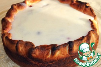 Постная шанежка с рисом, лесными ягодами и кокосовой заливкой
