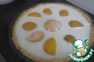 Тарт из кукурузного теста с персиками и йогуртовой заливкой