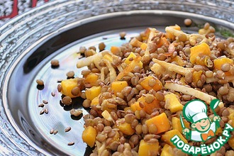 Теплый салат с чечевицей, тыквой и сельдереем