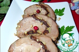 Мясной рулет с яблоками и черносливом
