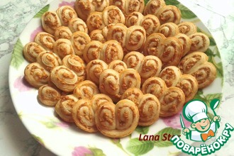 Слоёные ушки с орешками