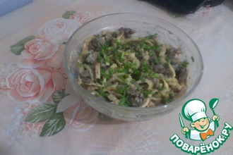 Печеночный салат с яичными блинами