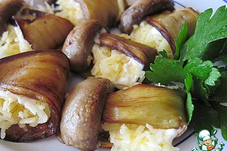 Закуска из баклажанов с грибами и сыром