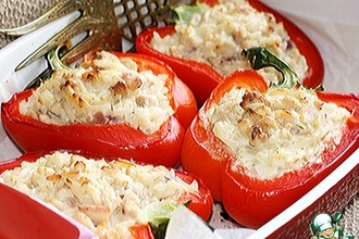 Перец с рисом, куриным филе и творожно-сливочным сыром