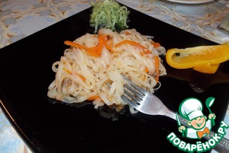 Рисовая лапша, обжаренная с овощами