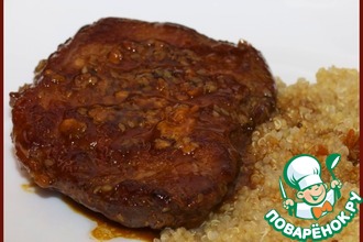 Нежное мясо в кунжуте с медовым соусом терияки и зернами киноа
