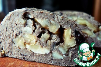 Рулет из печени с черносливом и грецкими орехами