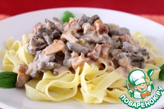 Паста с говядиной, лисичками и сливками