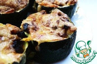 Запечённые цуккини с курагой и индейкой под сыром