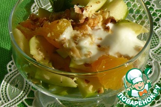 Салат из яблок и апельсинов с орехами