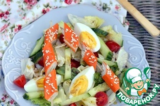 Салат с брошетами из крабовых палочек