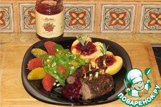 Каре ягнёнка с яблоком и брусникой