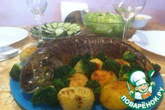 Запеченный белый амур с картошкой и брокколи