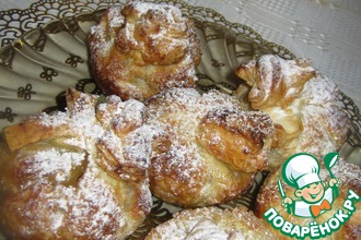 Слоёные мешочки с яблоком и изюмом
