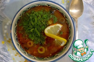 Солянка из копчёной рульки с каперсами
