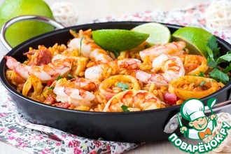 Паэлья с морепродуктами и чоризо