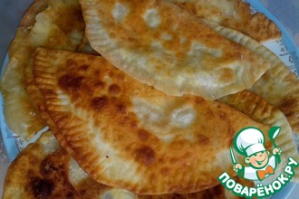 Простые и вкусные чебуреки с творогом