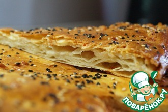 Слоеная лепешка с сыром
