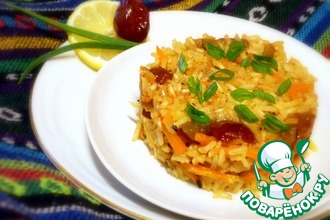 Плов из коричневого риса с финиками и морковью