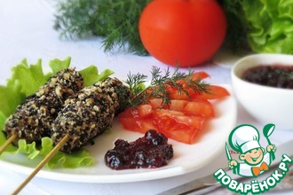 Мясные палочки с клюквенным соусом