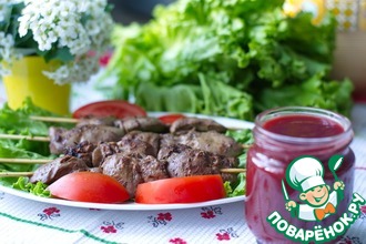 Шашлычки из печени на гриле и сливовый соус