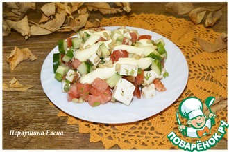 Салат овощной с копченым сыром