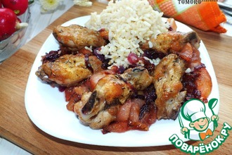 Куриные крылья с карамелизированными яблоками и луком