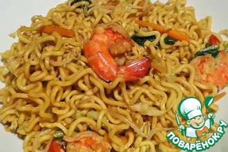 Жареная яичная лапша с овощами и креветками (Mie goreng)