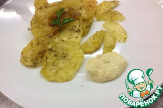 Картофельные чипсы с сырным соусом
