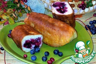 Жареные пирожки с черникой и брусникой
