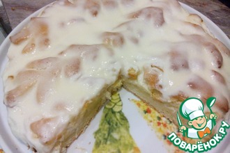 Пирог с яблоками и сметанным соусом