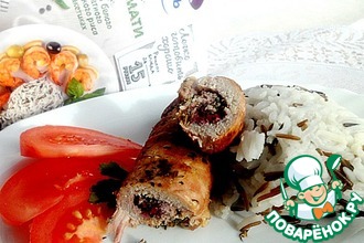 Крученики с вишней и миндалем, зажаренные в фольге