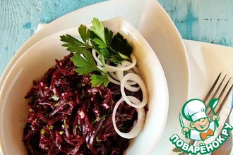 Свекольное пхали с орехами и ягодным соусом