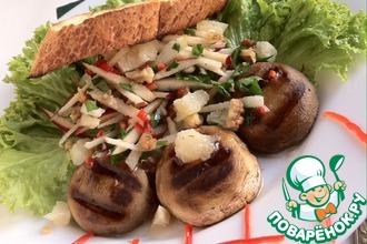 Салат с яблоком, грибами и пармезаном