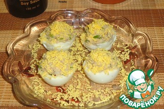 Яйца с курагой и рыбным паштетом