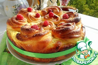 Творожная ватрушка с малиновыми розами