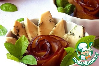 Салат с винными персиками и голубым сыром
