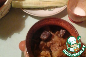 Печень с клюквой в горшочке