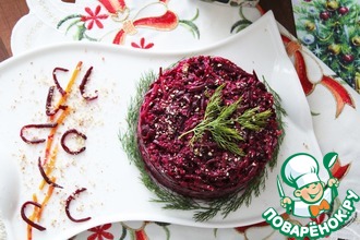 Салат из свеклы, айвы и миндальной крошки