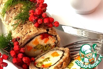 Диетический мясной рулет с рисом и овощами