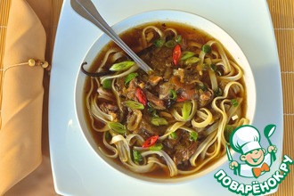 Ванильный бульон с уткой и рисовой лапшой