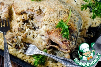 Карп, фаршированный рисом и запеченный в сметане