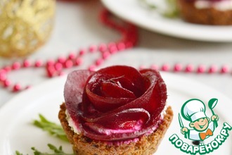 Свекольный салат с козьим сыром в корзинках