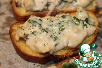 Запеченные тосты с курицей и шампиньонами