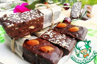 Конфеты с карамельным ганашем, вишней и миндалем