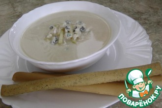 Крем-суп из цветной капусты с яблоком и голубым сыром