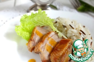 Утиная грудка с рисом и острым морковным соусом