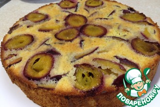 Шарлотка со сливами