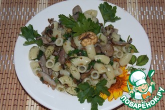Макароны с грибами, орехами и петрушкой